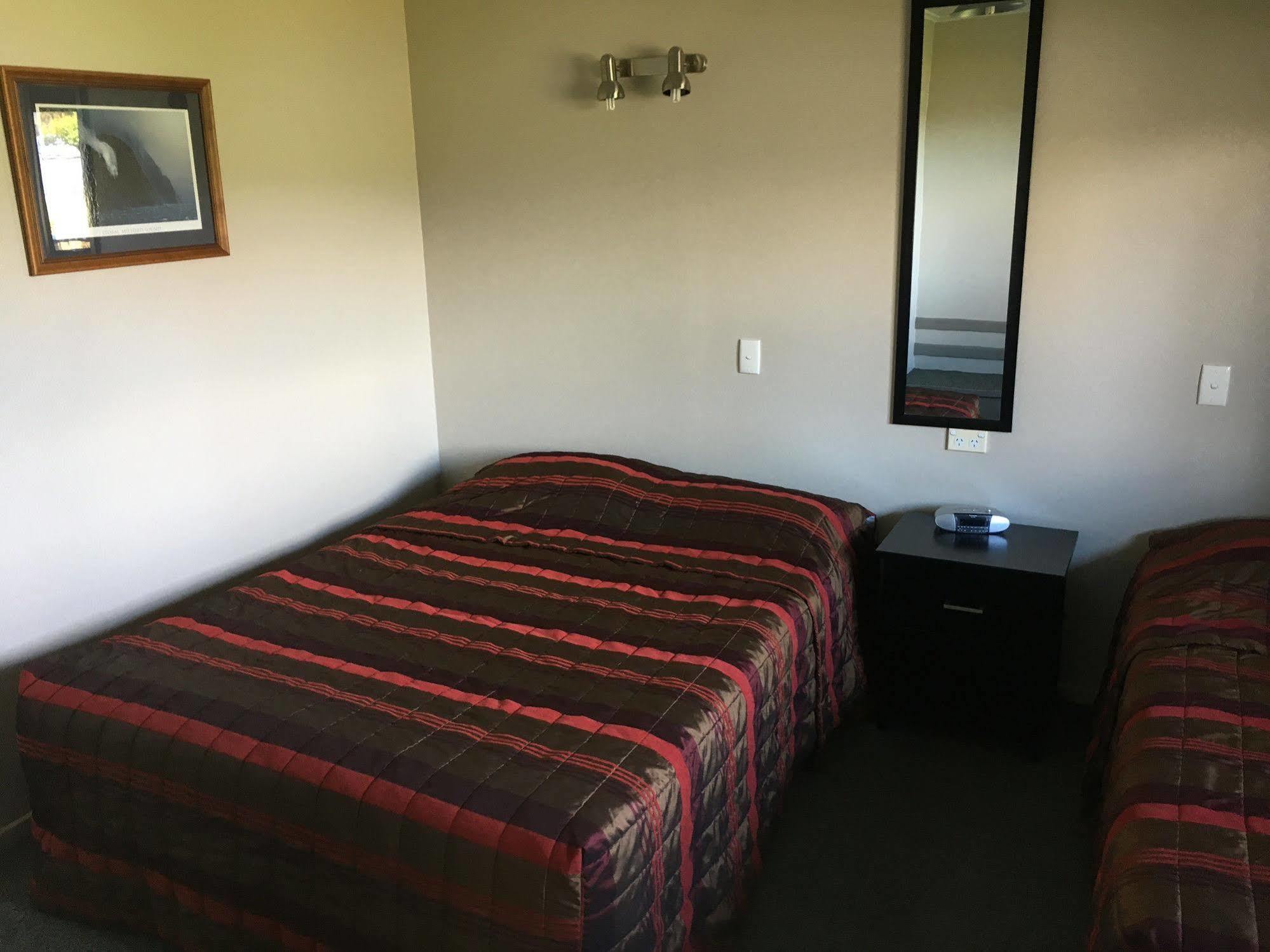 Lakeside Motel & Apartments Te Anau Exterior foto