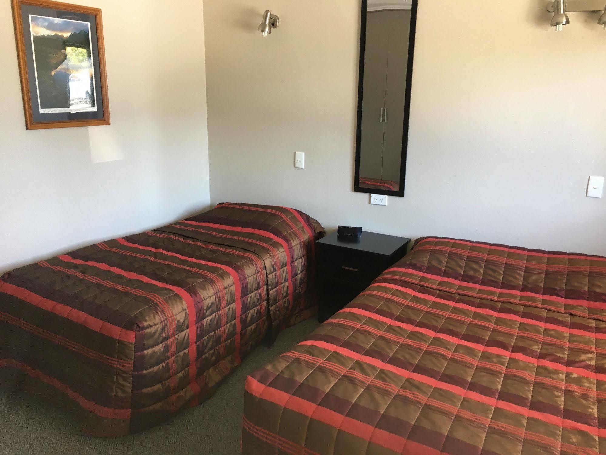 Lakeside Motel & Apartments Te Anau Exterior foto
